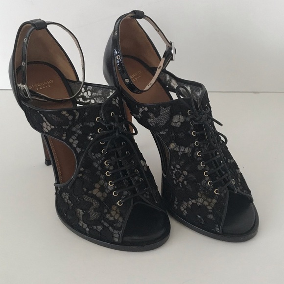 Givenchy Black Floral Lace Open Toe Lace Up Bootie Sandals, Size 6.5 🔴 - Picture 4 of 5